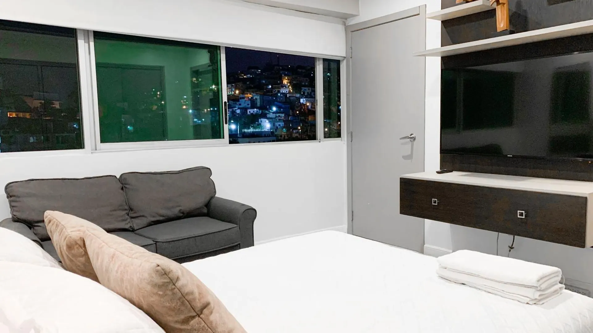 公寓 瓜亚基尔Departamento Con Piscina, Jacuzzi Y Gym公寓